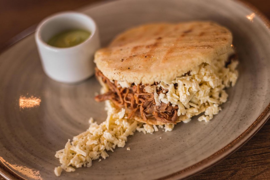 Arepa Mechada