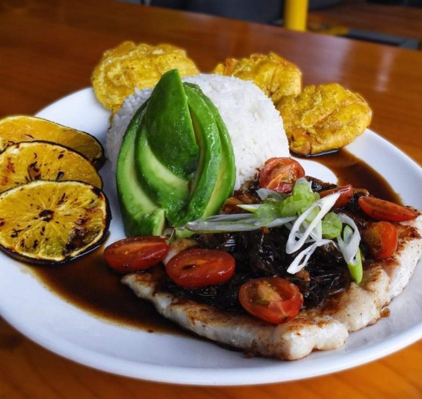 PESCADO EN SALSA DE NARANJA